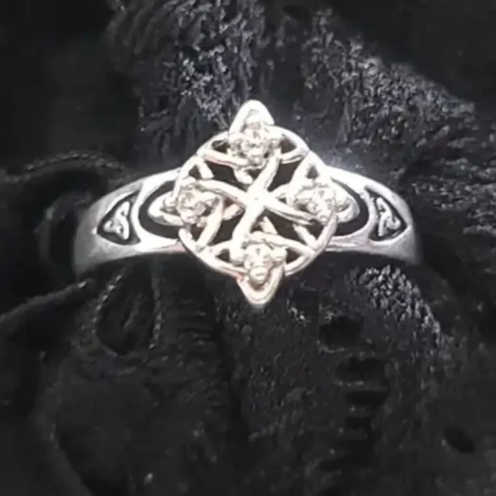 Women's Zirconia Sterling Silver Celtic Knot Ring Sz 8